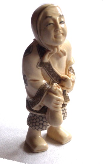 японская нэцкэ из кости Игрок, 1950-е гг.