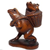 японская нецка Лягушка с корзинкой и лягушатами