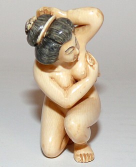 японская нецке Женщина с полотенцем, 1950-е гг., слоновая кость