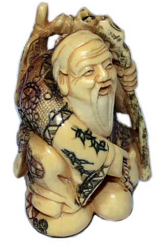 антикварная нецка из слоновой кости в виде одного из Семи Богов Счастья