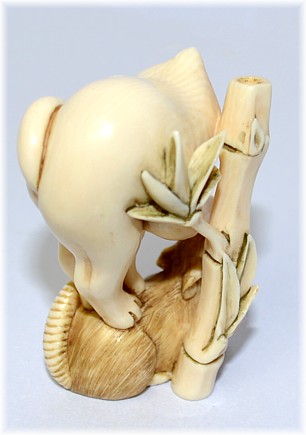 японская нэцкэ из слоновой кости Кот и мышь