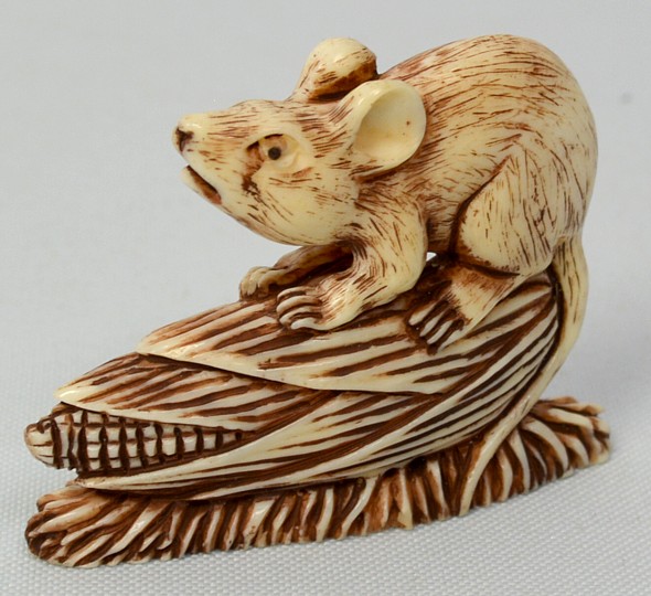 мышь-полёвка, японская нэцкэ из мамонтовой кости, эпоха Мэйдзи