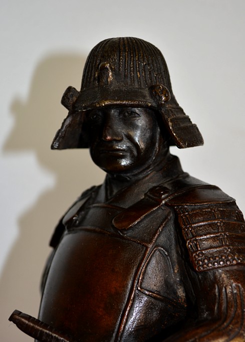 японский антиквариат:самурай-всадник в боевых доспехах, бронза, 1920-30-е гг.