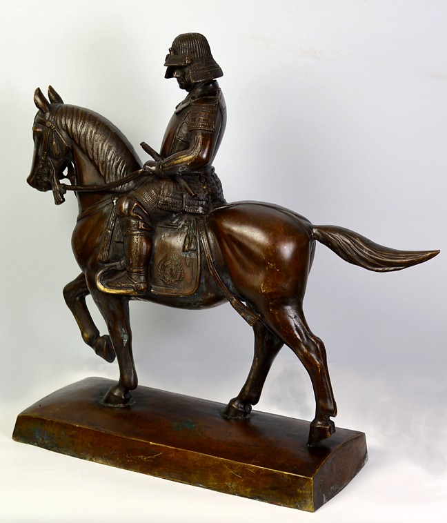 японский антиквариат:самурай-всадник в боевых доспехах, бронза, 1920-30-е гг.