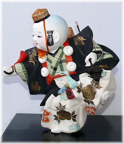 Бэнкей с копьем и чётками, японская антикварная статуэтка из керамики