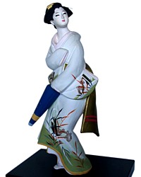 японская статуэтка Девушка с зонтиком, керамика , 1960-е гг. , Хаката