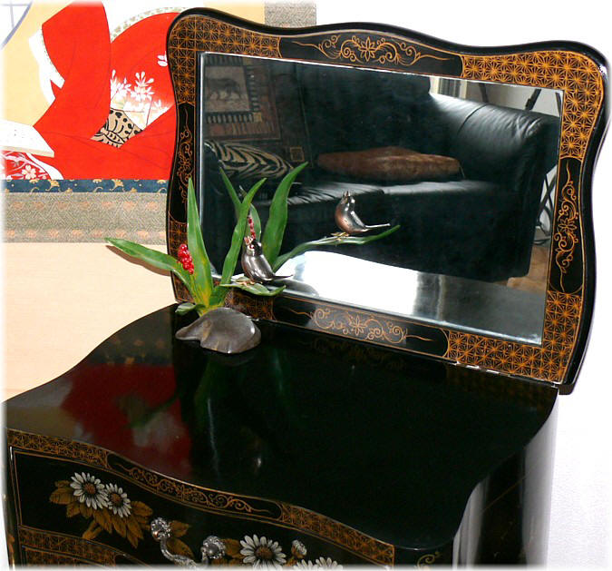  шкафчик резной с зеркалом и авторской росписью