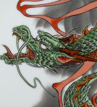 Дракон, японский рисунок на фарфоровой тарелке