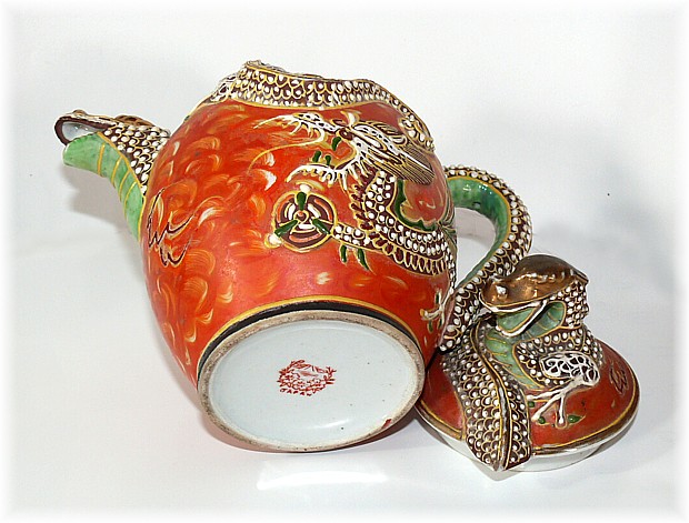 японский фарфоровый чайник Три Дракона