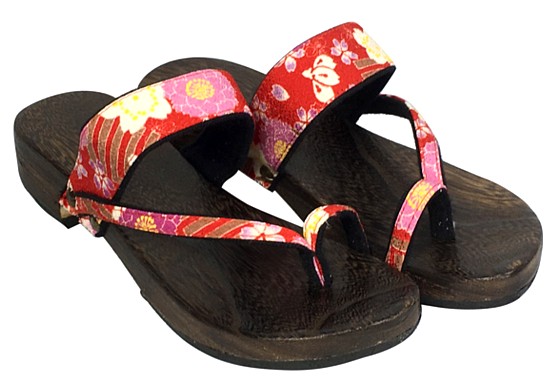 японская деревянная женская обувь