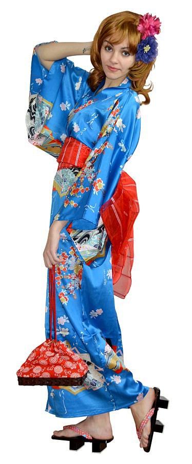 Японское кимоно, пояс оби и традиционная деревянная обувь гэта 