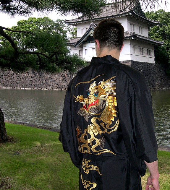 шелковое мужское кимоно с вышивкой