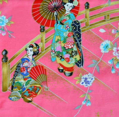рисунок ткани халатика-кимоно розового цвета