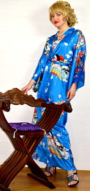японское шелковое женское кимоно