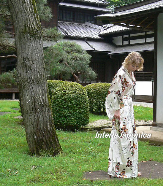 японское кимоно из натурального шелка