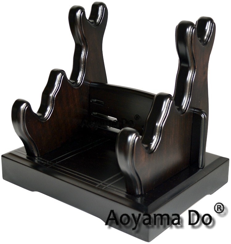 резная подставка для трех кинжалов танто