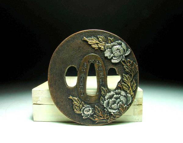 цуба японского меча Пионы