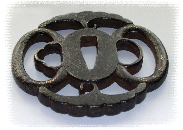 старинная цуба (гарда японского меча) эпохи Эдо, 1700-е гг