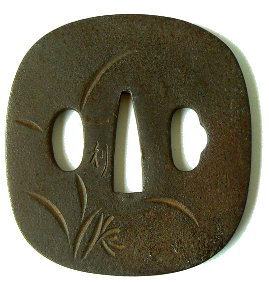 цуба с изображением ирисов, мастер Казутоши, эпоха Эдо