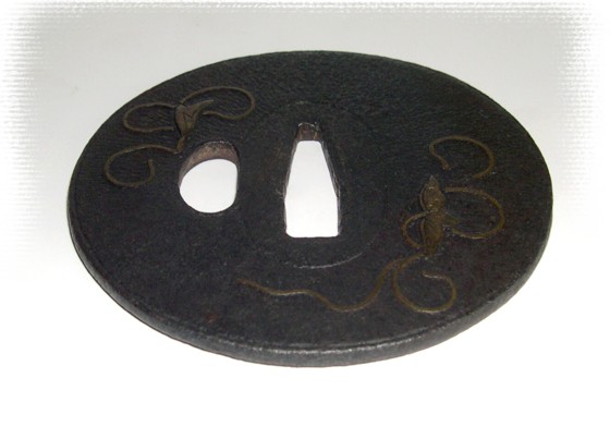 старинная гарда японского меча - цуба в технике ясуримэ