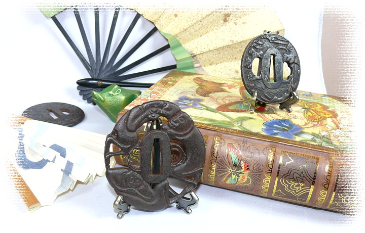 цуба - гарда японского меча, бронзовая подставка