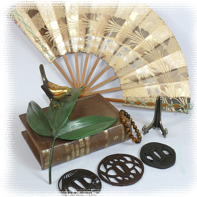 подставка для цуба, коллекция японского оружия, подставка для гарды меча