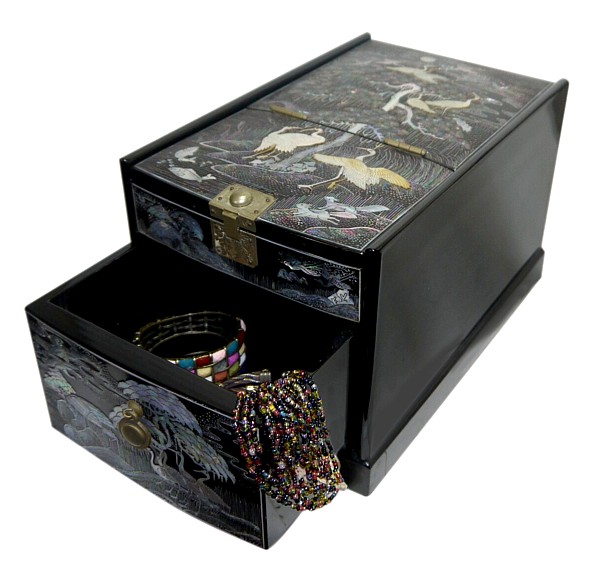 шкатулка инкрустирванная для украшений, Япония, лак, перламутр, 1930-е гг.