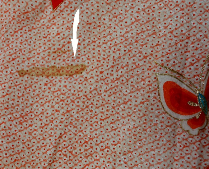 пятнышко на ткани шелкового японского кимоно