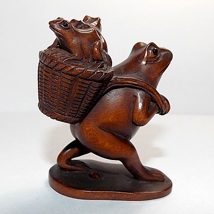 нэцкэ Лягушка с корзинкой, Япония, 1930-е гг.