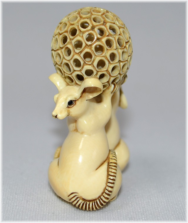 японская нэцкэ из слоновой кости