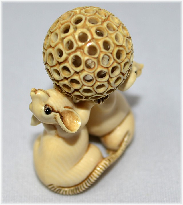 японская нецка из слоновой кости ДВЕ КРЫСЫ