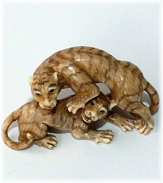 японская нецка из слоновой кости Тигры, конец 19 в.