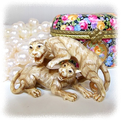 японская нецка из слоновой кости Тигры, конец 19 в.