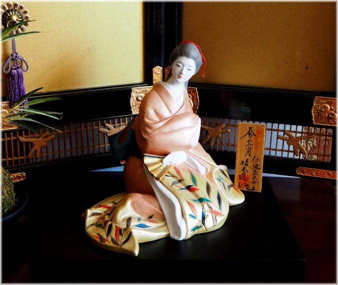 японская статуэтка Девушка с веером